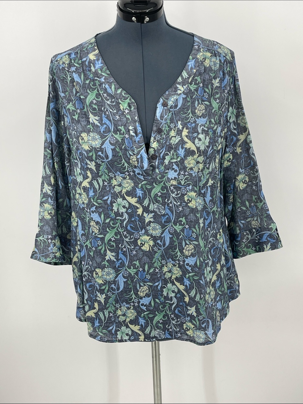 CJ BANKS SIZE 1X Women’s Floral V-Neck Blouse in Blue-Green